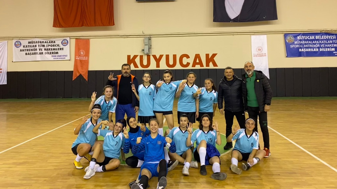 Kız Futsal takımımız grup maçlarına galibiyetle başladı.
